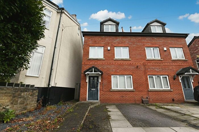 3 Bedroom Semi Detached House For Sale In Folly Lane, Swinton, M27