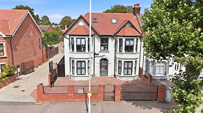 4 Bedroom Flat To Rent In Aldersbrook Road, London, E12