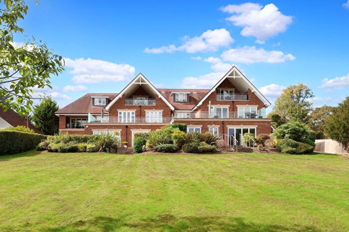 2 Bedroom Flat For Sale In Penn Road, Knotty Green, Beaconsfield, Buckinghamshire, HP9