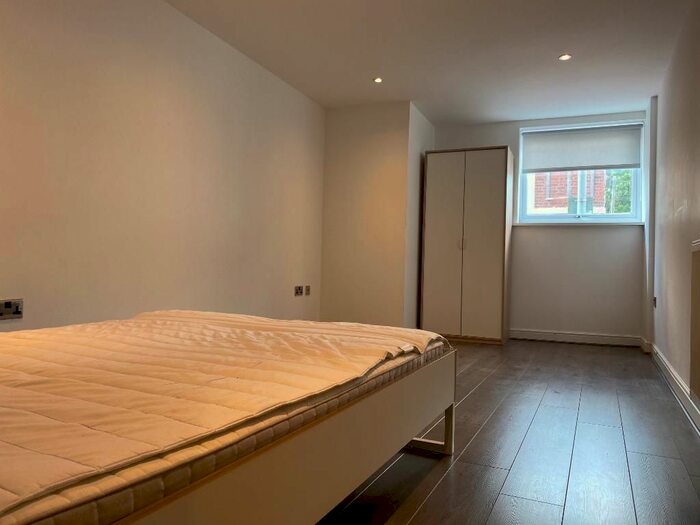 1 Bedroom Flat To Rent In High Street, Runcorn, WA7