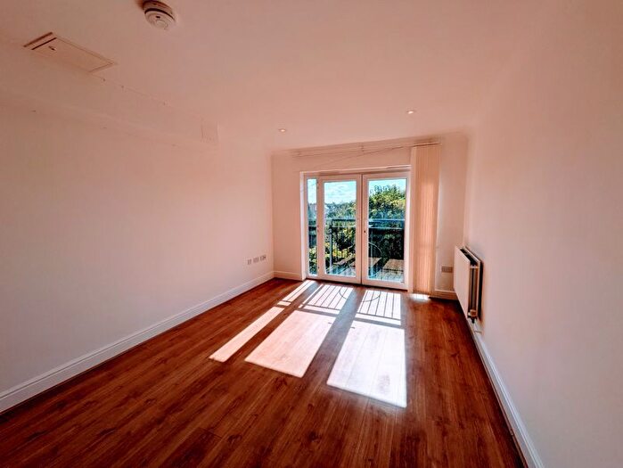 1 Bedroom Flat To Rent In Michell House, Twickenham, TW1
