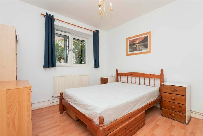 4 Bedroom Property To Rent In Roman Road, London, E2