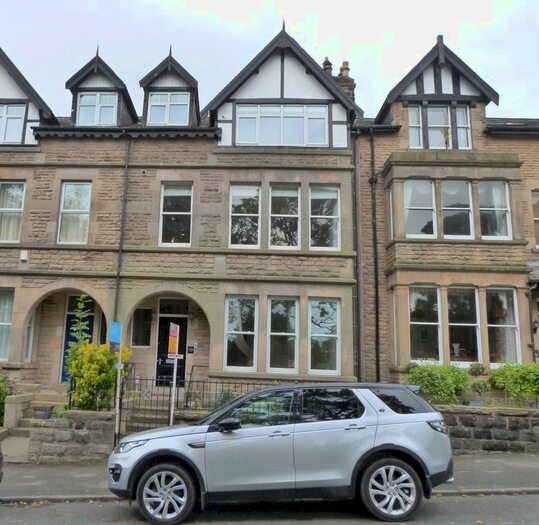 2 Bedroom Flat To Rent In Harlow Moor Drive, Harrogate, HG2