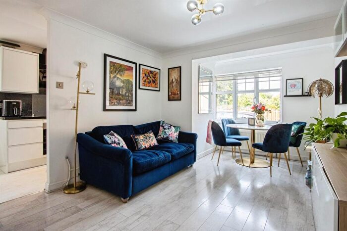 1 Bedroom Cluster House For Sale In Merlin Close, Morley, Leeds, LS27