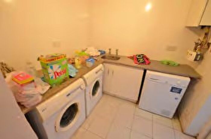 8 Bedroom Terraced House To Rent In Consort Terrace, Leeds, West Yorkshire, LS3