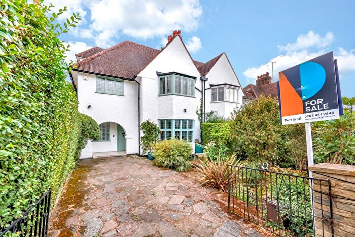 5 Bedroom Semi-Detached House For Sale In Lyndale Avenue, London, NW2