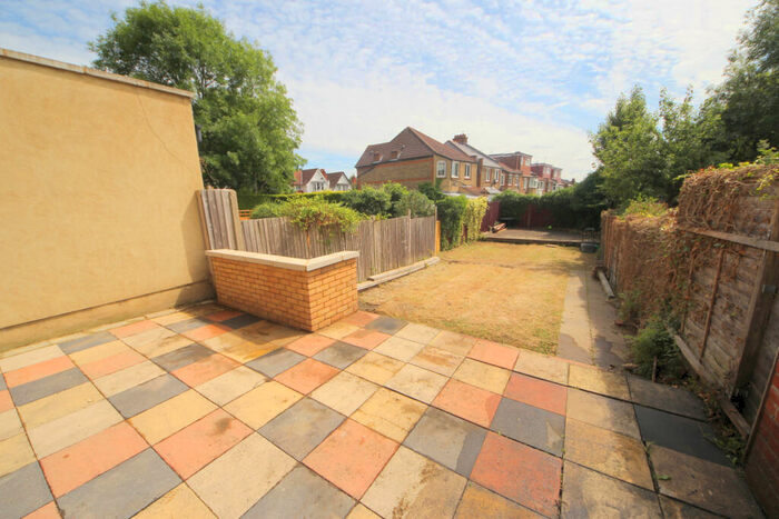 2 Bedroom Flat To Rent In Hoppers Road, London, N21