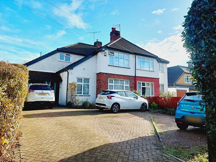 4 Bedroom Semi-Detached House For Sale In Kingston Road, Leatherhead, Surrey, KT22
