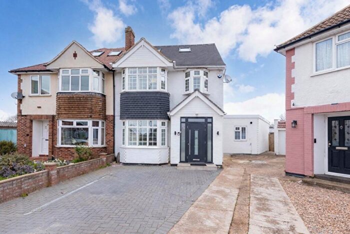 5 Bedroom Semi-Detached House For Sale In Bannister Close, Langley, SL3