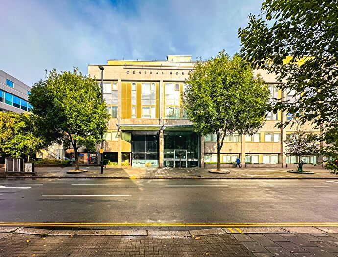 1 Bedroom Flat To Rent In Lampton Road, Hounslow, TW3