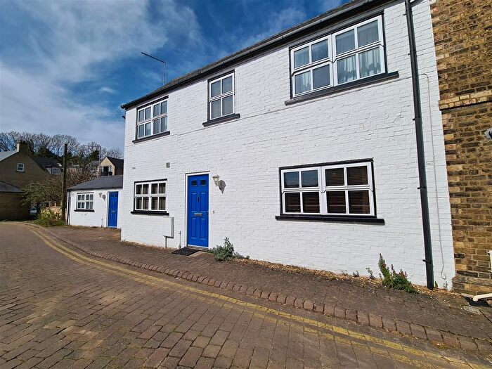 2 Bedroom Property To Rent In Terrill Close, Huntingdon, PE29