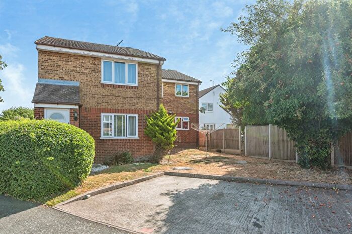 1 Bedroom Flat For Sale In Leston Close, Rainham, RM13