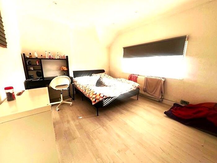 2 Bedroom Flat To Rent In Stoneleigh Avenue, Enfield, EN1