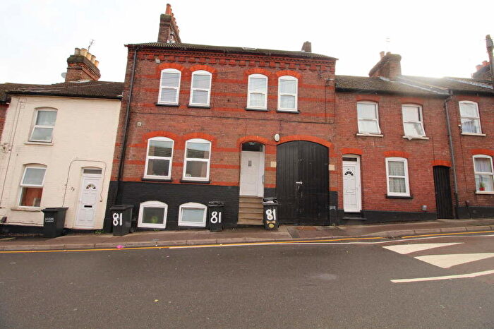1 Bedroom Flat To Rent In Dumfries Street, Luton, Bedfordshire, LU1