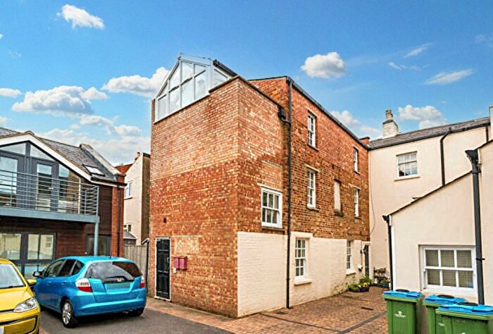 1 Bedroom Flat To Rent In St. Georges Terrace, Cheltenham, GL50