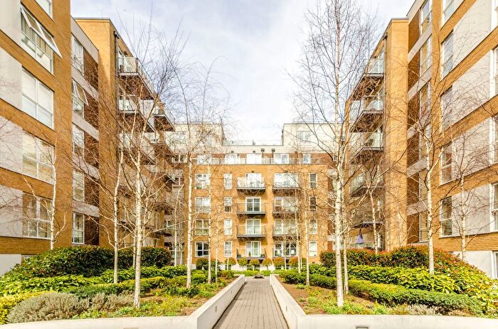 Studio For Sale In Bromyard Avenue, Acton, London, W3