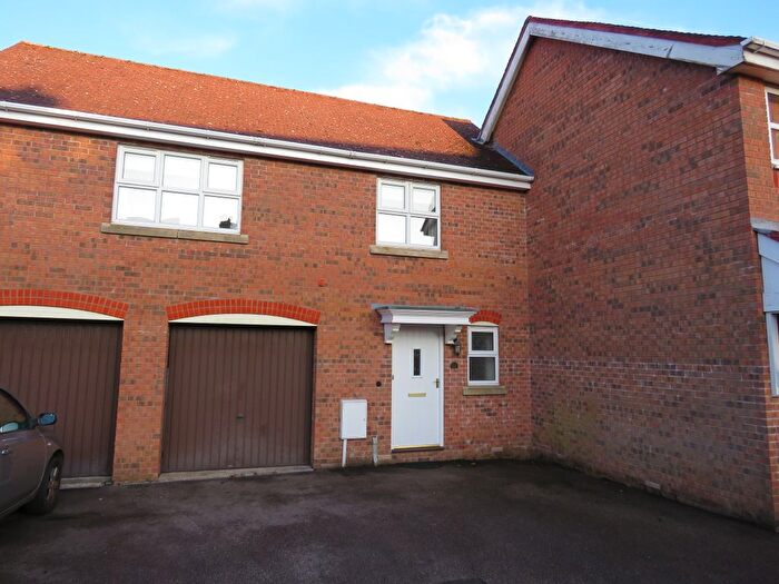 2 Bedroom Flat To Rent In Ledwell, Shirley, Solihull, West Midlands, B90