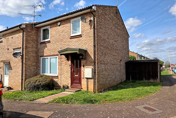 3 Bedroom End Terrace House For Sale In Crown Close, Basildon, Essex, SS13