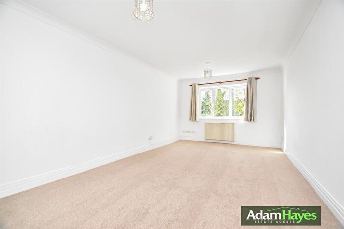 2 Bedroom Apartment To Rent In Friern Park, North Finchley, N12