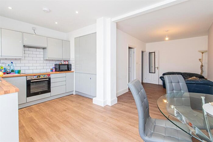 3 Bedroom End Of Terrace House For Sale In Kettering Road, Northampton, NN2