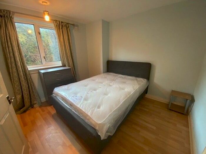 1 Bedroom Flat To Rent In Meadowbank Crescent, Edinburgh, EH8