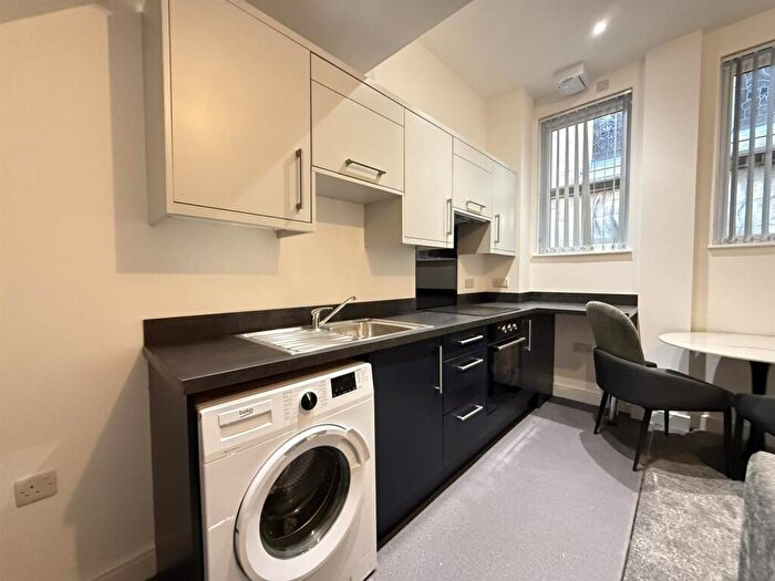 1 Bedroom Apartment To Rent In Chapel Lane, Hull, HU1