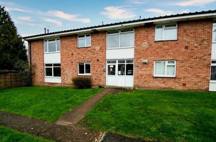 2 Bedroom Flat To Rent In Simmons Close, Hedge End, Southampton, SO30