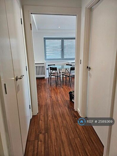 2 Bedroom Flat To Rent In Basilica, Leeds, LS1