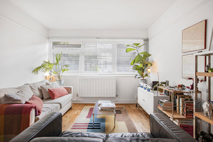 1 Bedroom Apartment For Sale In Robinson Road, London, E2