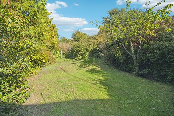 4 Bedroom Detached House For Sale In Amersham Road, Chalfont St Peter, SL9