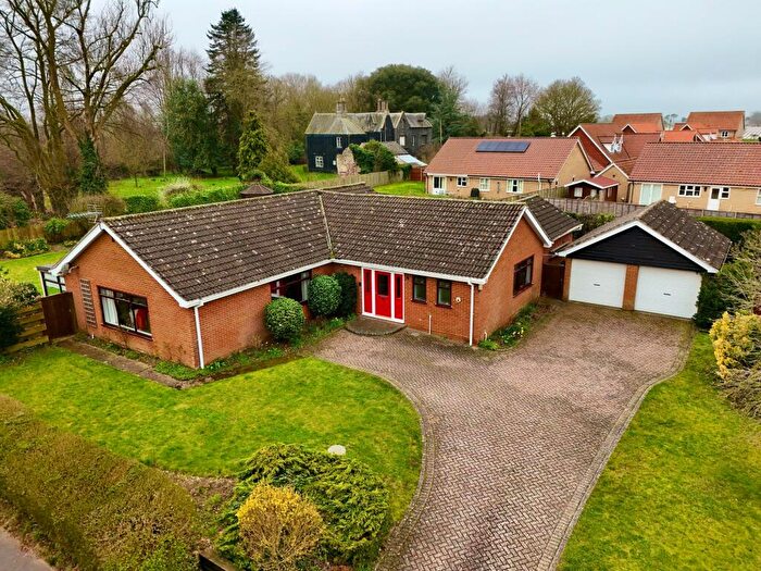 4 Bedroom Detached Bungalow For Sale In Douglas Close, Croxton, IP24