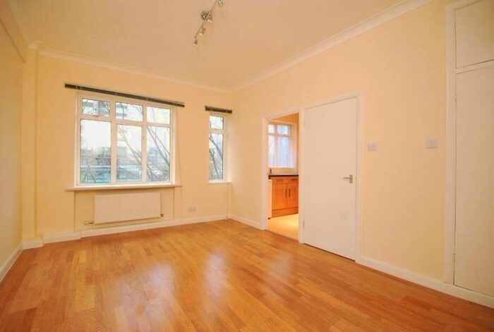 Studio To Rent In Euston Road, London, NW1