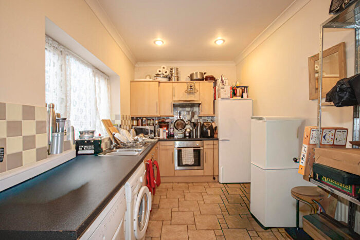 Flat To Rent In London Road, Sittingbourne, Kent, ME10