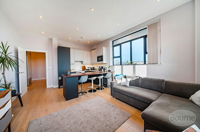 1 Bedroom Flat For Sale In Albert Drive, Woking, Surrey, GU21