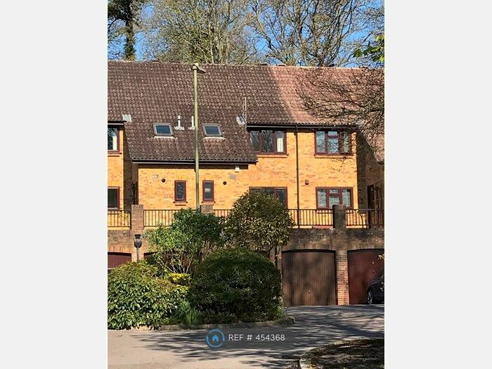 3 Bedroom Terraced House To Rent In Monmouth Square, Winchester, SO22