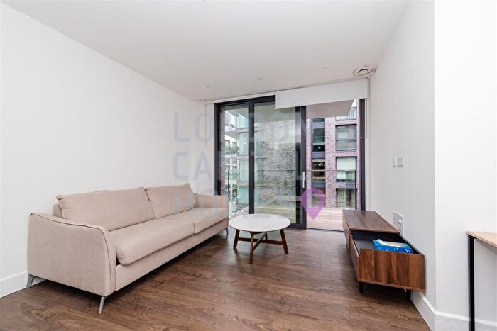 Apartment To Rent In Neroli House, Piazza Walk, London, E1