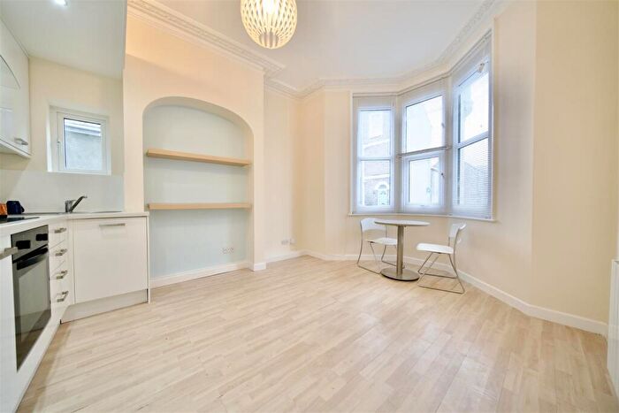 1 Bedroom Apartment For Sale In Lennox Street, Weymouth, DT4