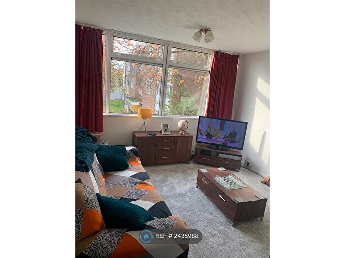 2 Bedroom Flat To Rent In St. Johns Street, Dudley, DY2
