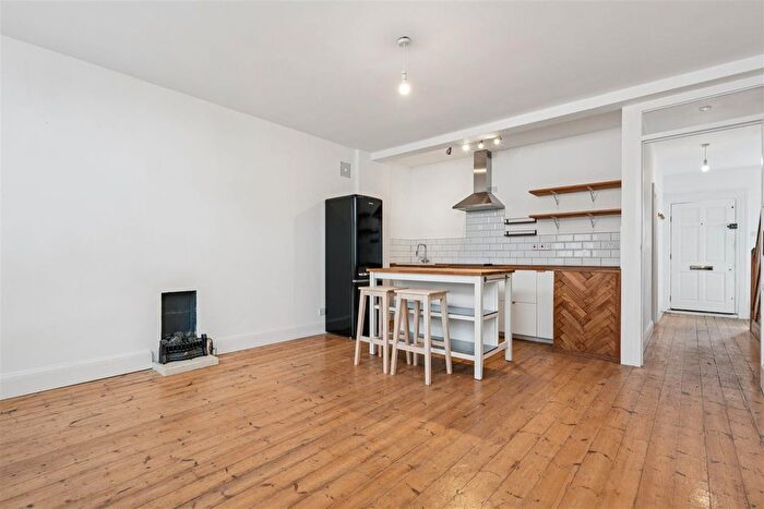 3 Bedroom Flat To Rent In Westow Hill, Crystal Palace, London, SE19