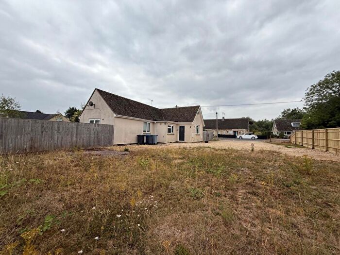 3 Bedroom Detached Bungalow For Sale In Lawton Avenue, Carterton, Oxfordshire, OX18
