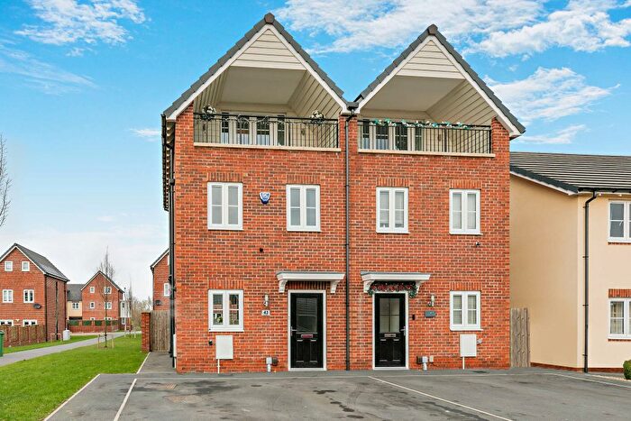 3 Bedroom Semi Detached House For Sale In Park Way, Castleford, West Yorkshire, Wakefield, WF10