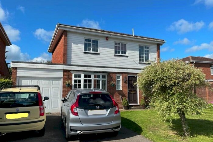 4 Bedroom Detached House To Rent In Egham, Surrey, TW20
