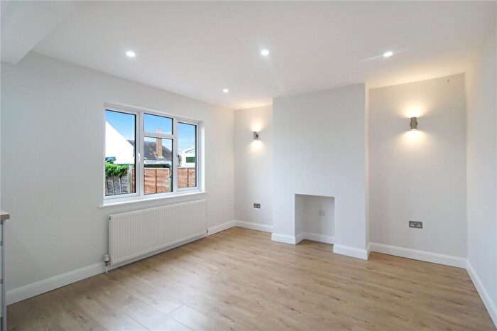 3 Bedroom Bungalow For Sale In Bridgwater Drive, Westcliff-on-Sea, Essex, SS0