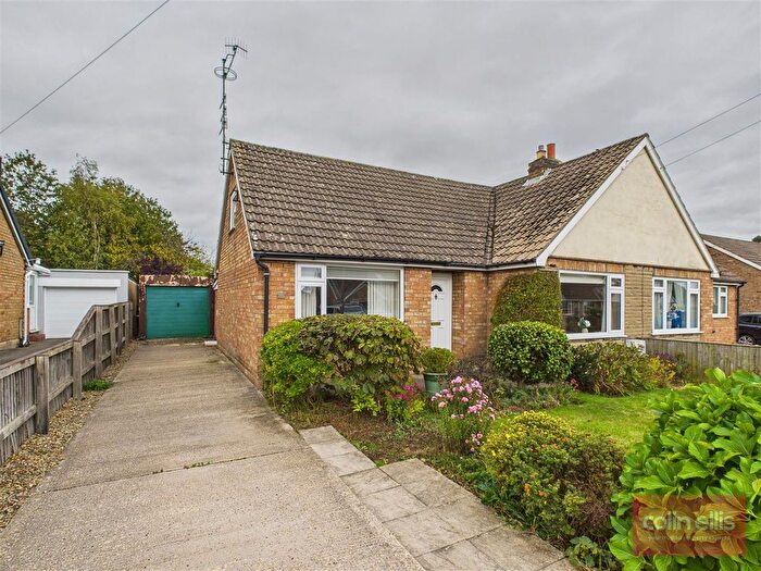2 Bedroom Semi-detached Bungalow For Sale In Candler Avenue, West Ayton, Scarborough, YO13