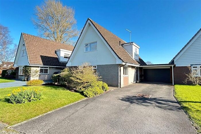 3 Bedroom Detached House For Sale In Grasmere Drive, Holmes Chapel, CW4
