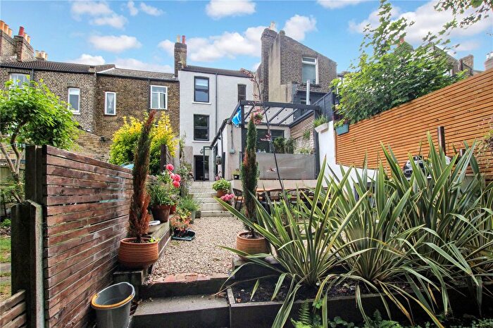 3 Bedroom Terraced House For Sale In Bramblebury Road, London, SE18