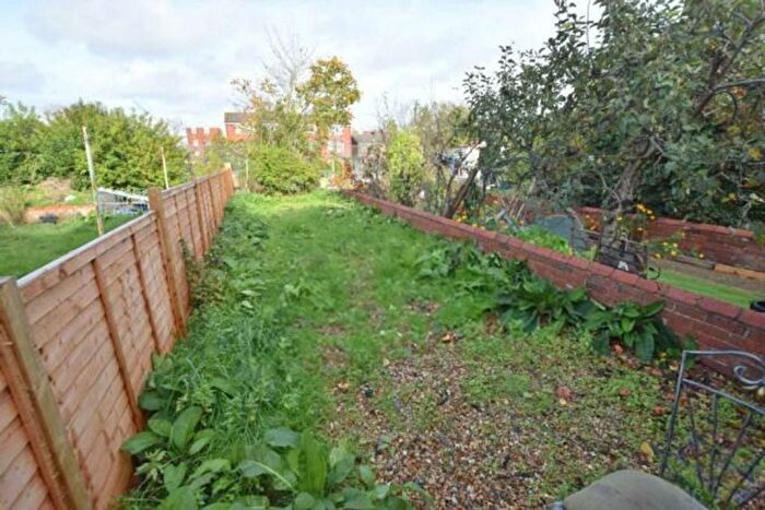 4 Bedroom Terraced House To Rent In Essex Street, Reading, RG2