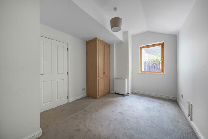 2 Bedroom Apartment To Rent In Boat Lifter Way Surrey Quays, SE16