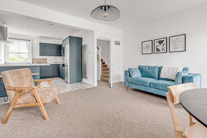 2 Bedroom Flat To Rent In Dorothy Road, Clapham Junction, SW11