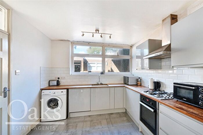 3 Bedroom Maisonette For Sale In Maytree Walk, Kingsmead Road, SW2